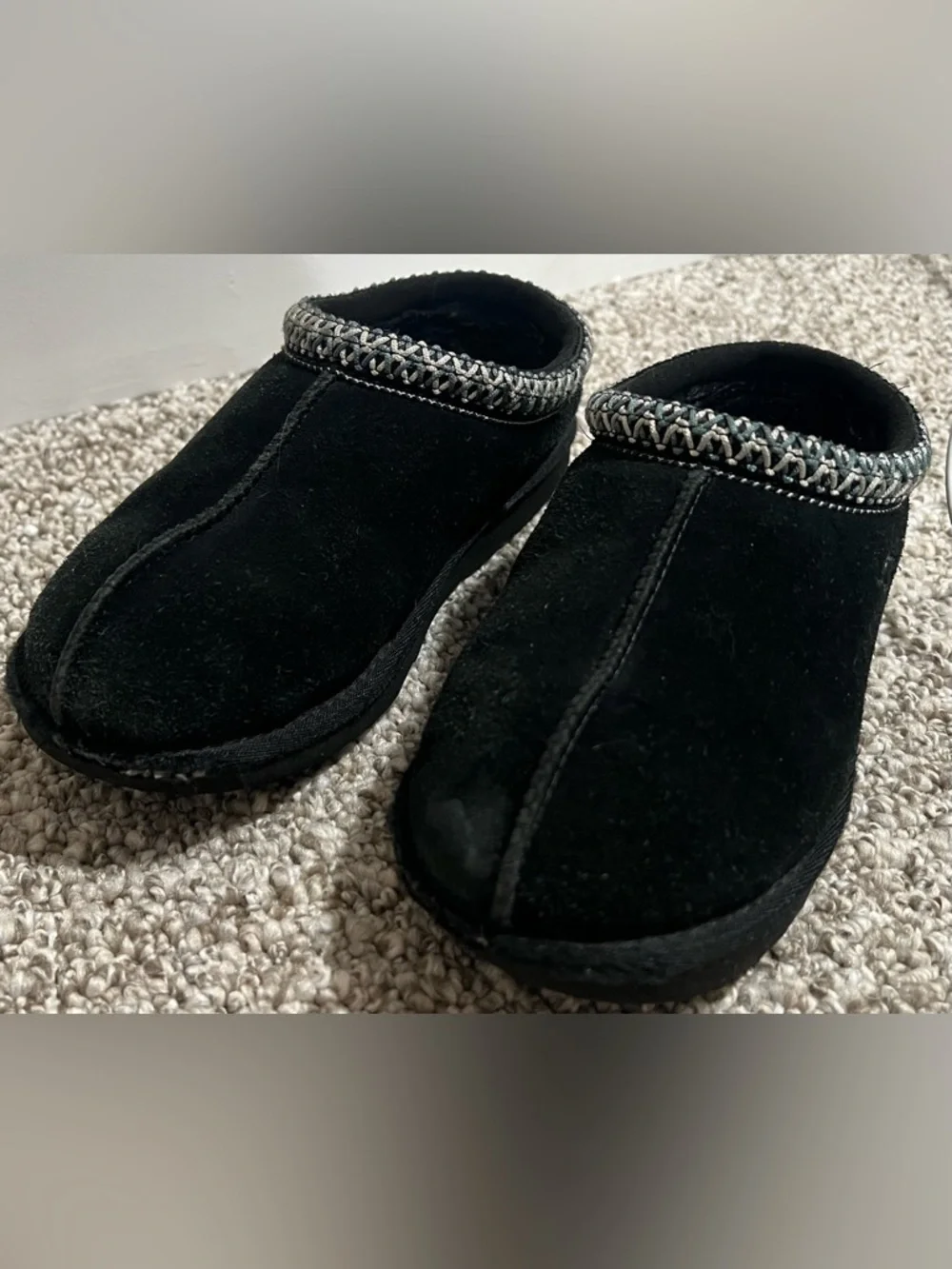 UGG Kids Black Suede Slippers Size 2 Cozy Slip On Shoes Shearling